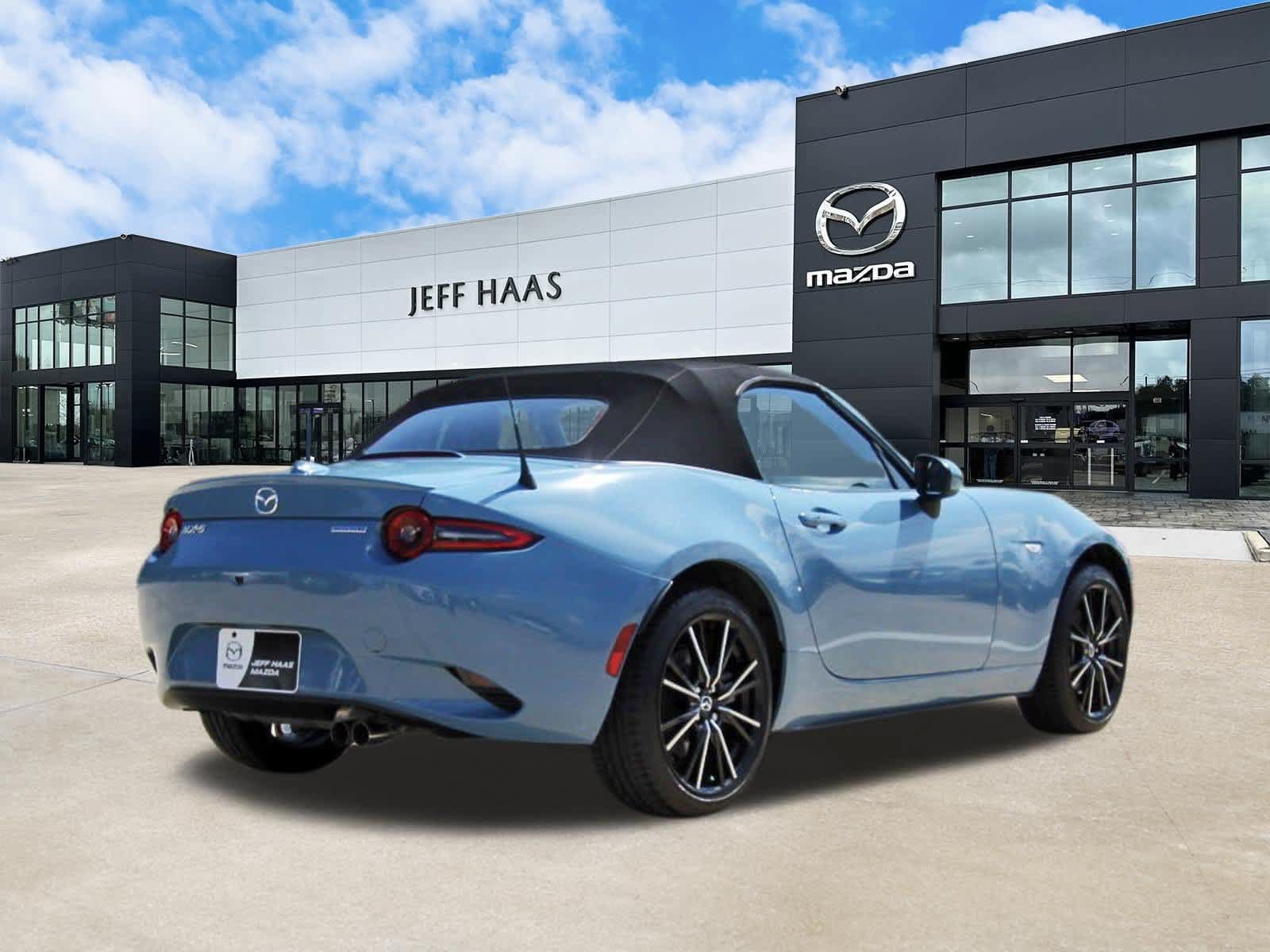 Used 2024 MAZDA MX-5 Miata Grand Touring RWD image 3
