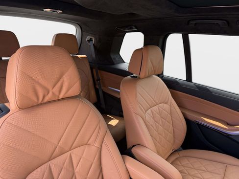 Used 2025 BMW X7 xDrive40i w/ Executive Package image 41