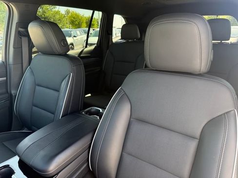 Used 2025 Buick Enclave Preferred FWD image 13