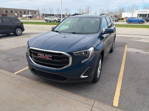 Used 2020 GMC Terrain SLE w/ Driver Convenience Package image 2