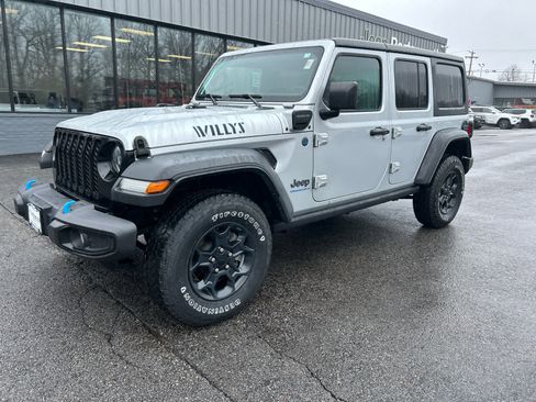 Used 2023 Jeep Wrangler Unlimited w/ Cold Weather Group AWD/4WD image 10