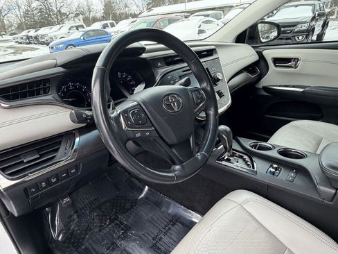 Used 2018 Toyota Avalon Limited image 11