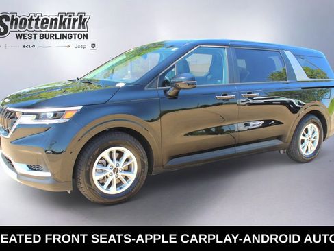 Used 2024 Kia Carnival LX FWD image 1
