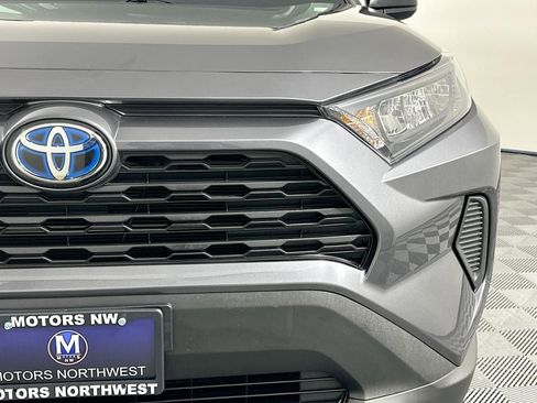 Used 2021 Toyota RAV4 LE image 4
