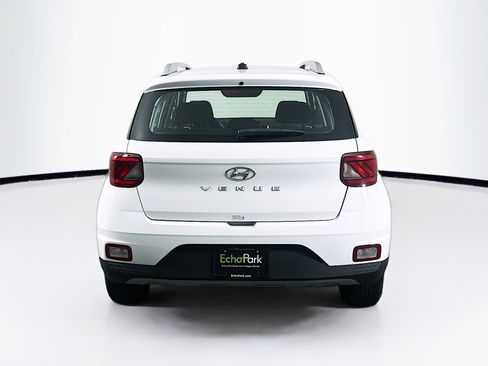 Used 2025 Hyundai Venue SEL FWD image 7