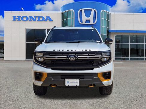 Used 2025 Ford Expedition Tremor AWD/4WD image 8