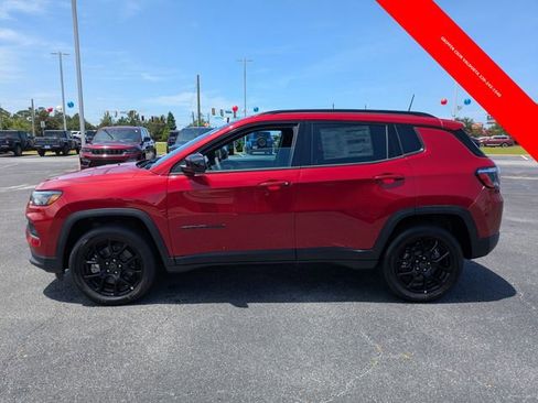 Used 2025 Jeep Compass Latitude w/ Convenience Group AWD/4WD image 6