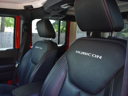Used 2014 Jeep Wrangler Unlimited Rubicon w/ Connectivity Group AWD/4WD image 13