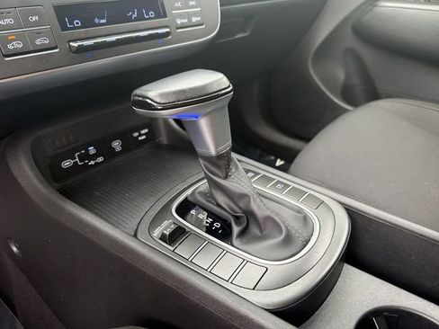 Used 2025 Hyundai Kona SEL FWD image 26