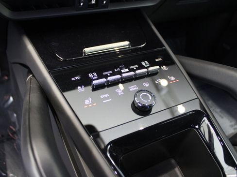 Certified 2025 Porsche Cayenne image 21