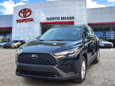 Used 2023 Toyota Corolla Cross LE FWD image 2