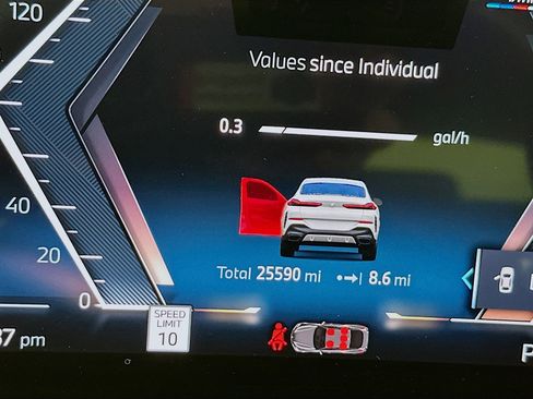 Used 2024 BMW X6 xDrive40i w/ Premium Package image 9