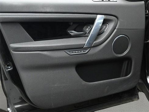 Used 2021 Land Rover Discovery Sport SE image 9