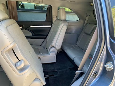 Used 2018 Toyota Highlander XLE FWD image 40