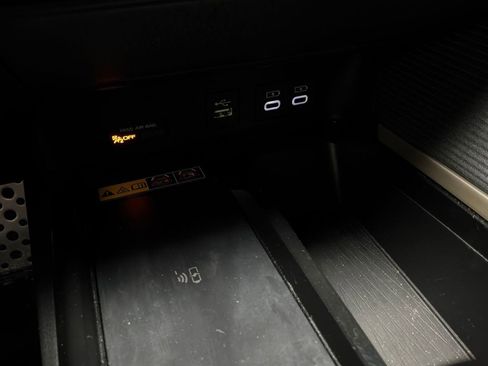 Used 2025 Toyota Camry SE FWD image 25