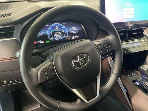 Used 2023 Toyota Venza Limited image 13
