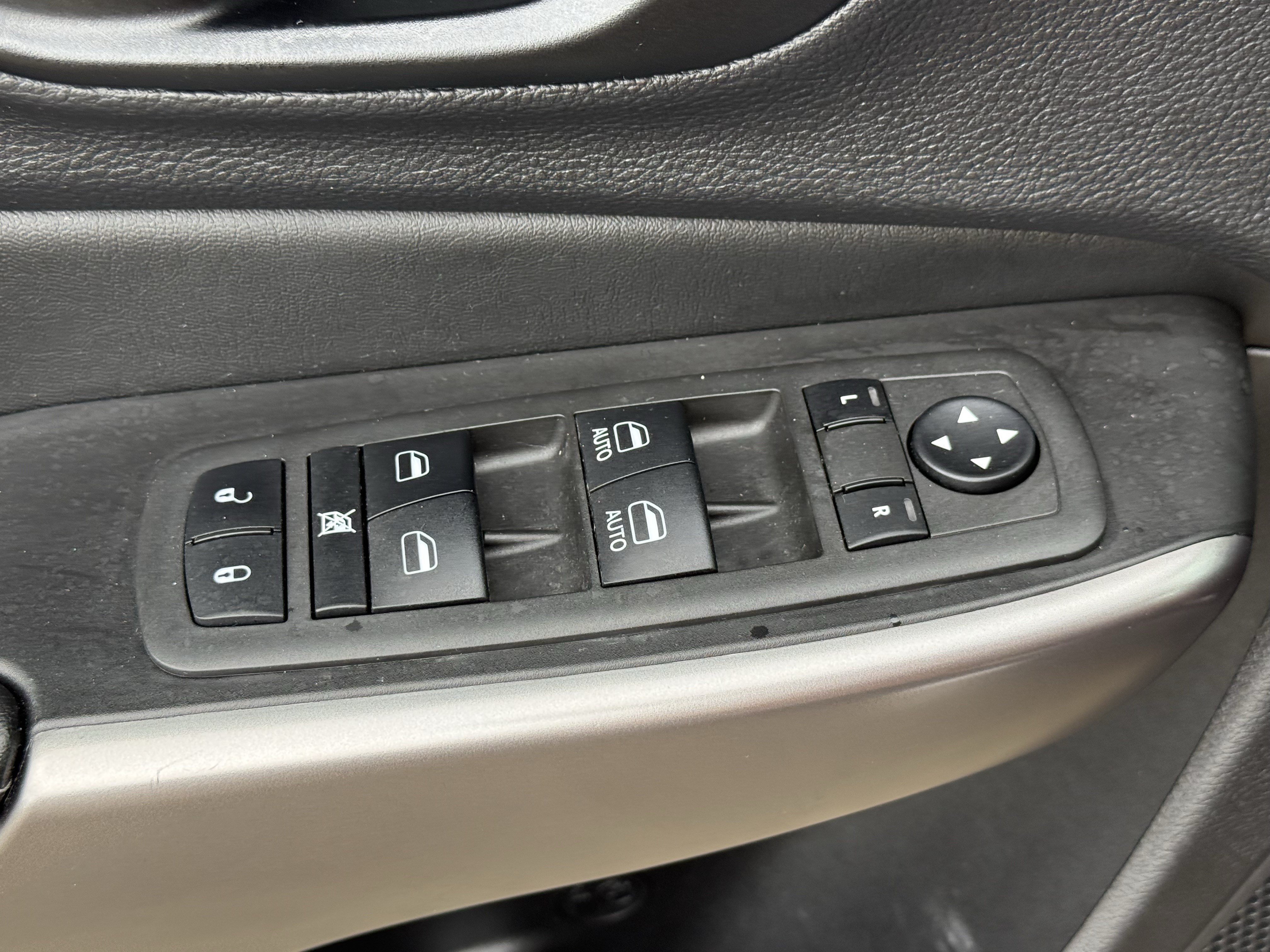 Used 2022 Jeep Cherokee Latitude Lux FWD image 26