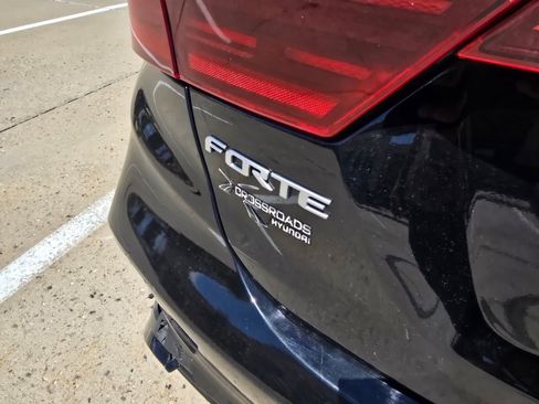 Used 2024 Kia Forte GT-Line FWD image 11