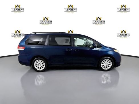 Used 2011 Toyota Sienna LE w/ Towing Pkg AWD/4WD image 8