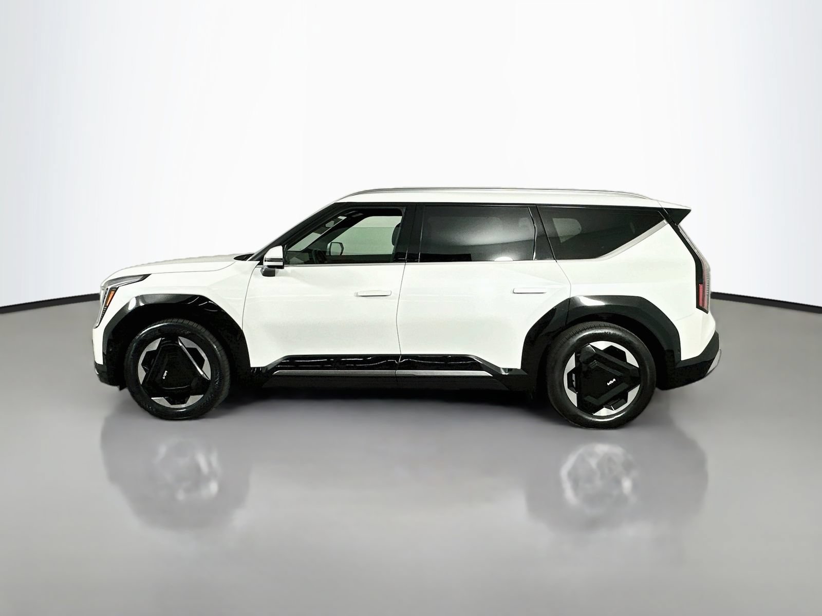 Used 2024 Kia EV9 Land w/ Towing Package AWD/4WD image 4
