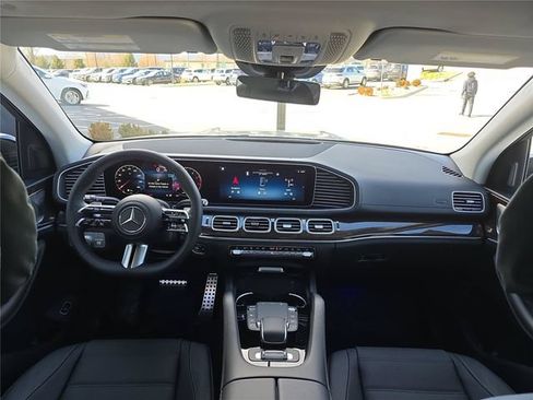 Used 2026 Mercedes-Benz GLS 450 4MATIC image 21