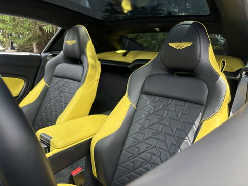 Used 2025 Aston Martin Vanquish RWD image 24