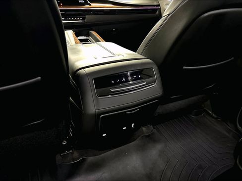 Used 2023 Cadillac Escalade Premium Luxury AWD/4WD image 35