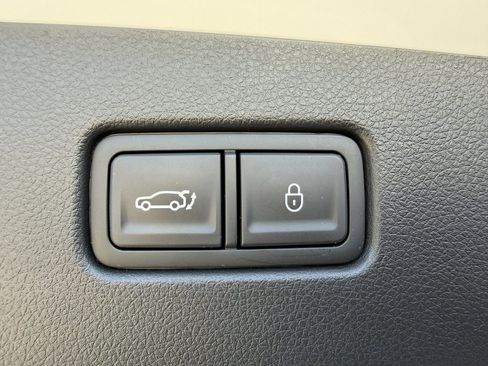 Used 2025 Genesis GV70 2.5T w/ Sport Prestige Package image 39