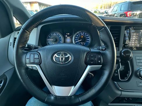 Used 2015 Toyota Sienna XLE Premium image 15
