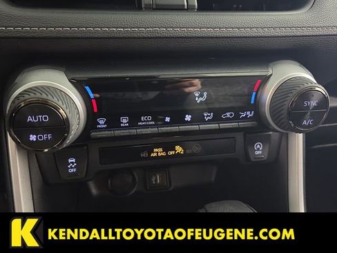 Used 2025 Toyota RAV4 XLE AWD/4WD image 15
