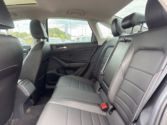 Used 2023 Volkswagen Jetta SE w/ Panoramic Sunroof Package FWD image 9
