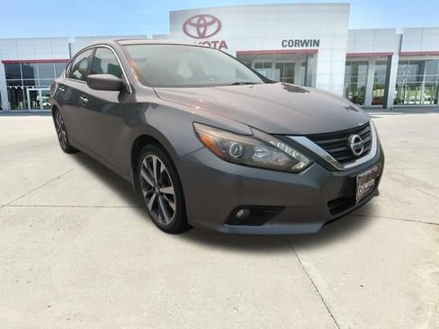 Used 2017 Nissan Altima 2.5 SR w/ LED Appearance Package FWD image 2