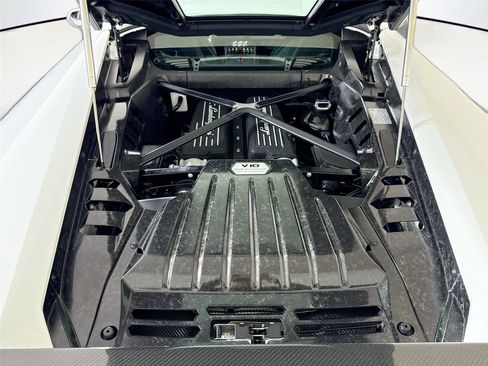 Used 2018 Lamborghini Huracan LP 580-2 image 25