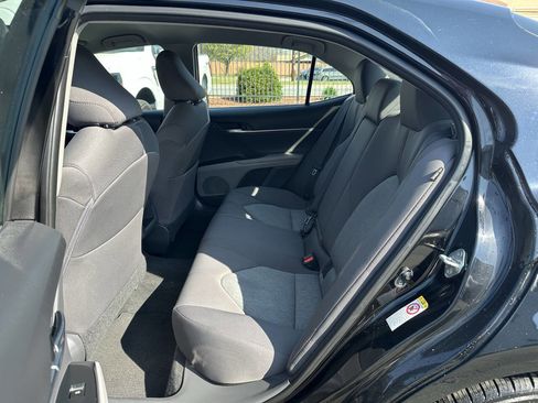 Used 2018 Toyota Camry LE w/ Convenience Package image 12