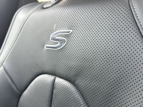 New 2026 Chrysler Pacifica Limited w/ Uconnect Theater Family Group image 4