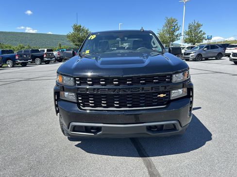 Used 2019 Chevrolet Silverado 1500 Custom w/ Custom Value Package AWD/4WD image 2