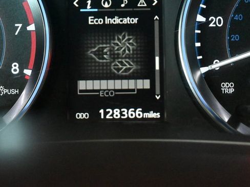 Used 2015 Toyota Highlander XLE image 2