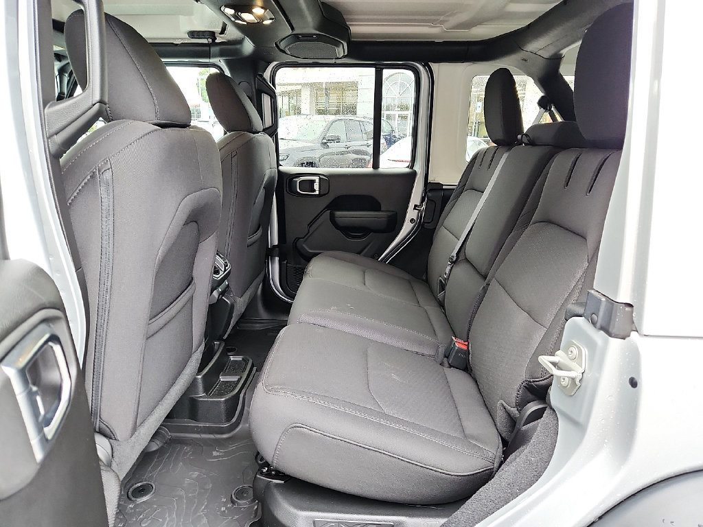 Used 2023 Jeep Wrangler Unlimited w/ Cold Weather Group AWD/4WD image 10