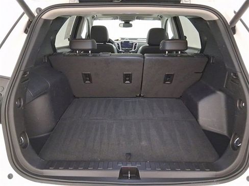 Used 2018 Chevrolet Equinox Premier image 17