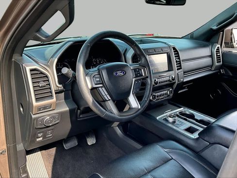 Used 2019 Ford Expedition XLT w/ Equipment Group 202A RWD image 18