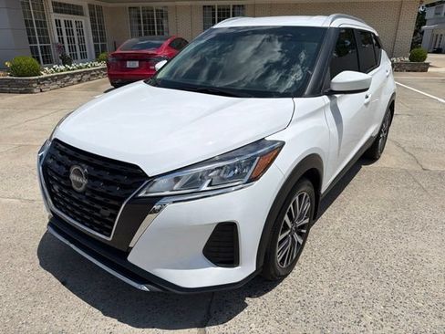 Used 2023 Nissan Kicks SV FWD image 2