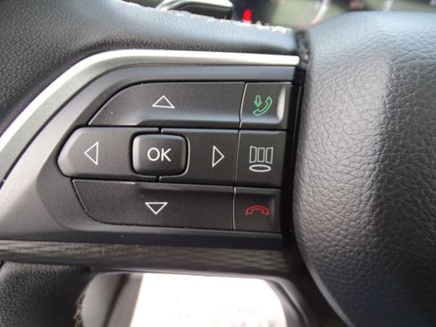 Used 2023 Jeep Grand Cherokee Laredo image 16