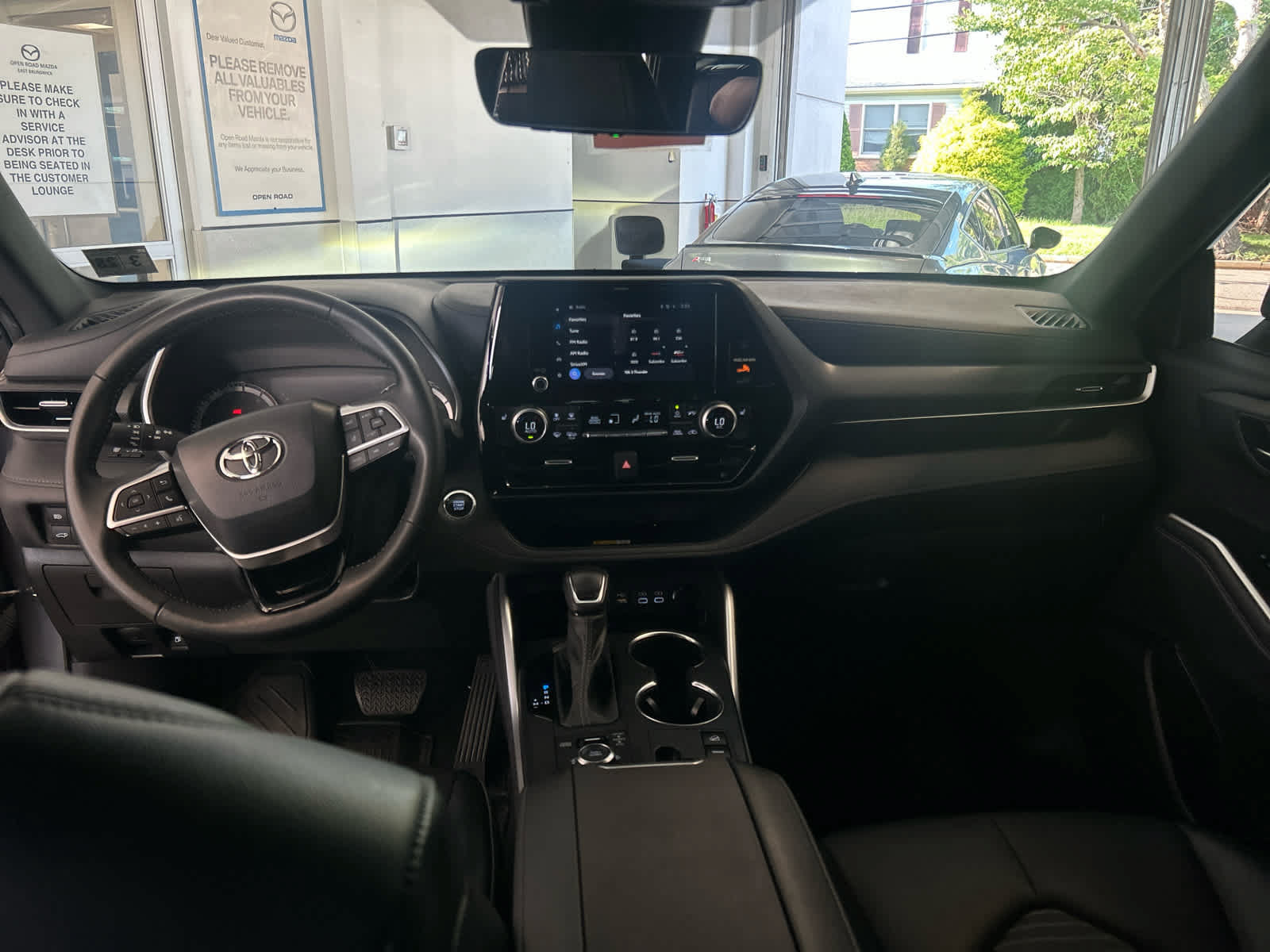 Used 2023 Toyota Highlander XSE AWD/4WD image 11