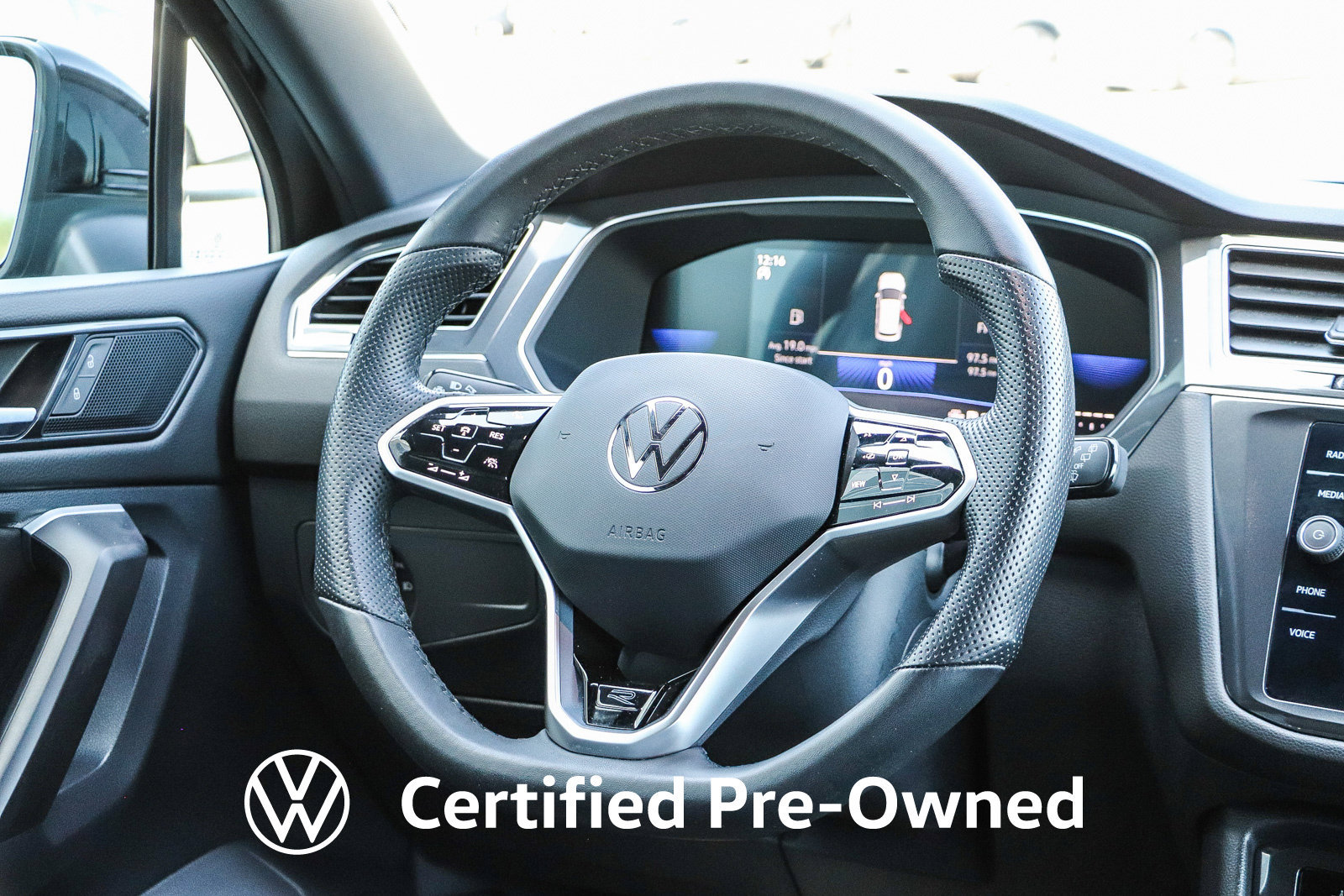 Used 2023 Volkswagen Tiguan SE R-Line FWD image 15