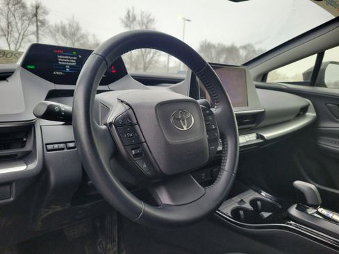Used 2024 Toyota Prius LE FWD image 12