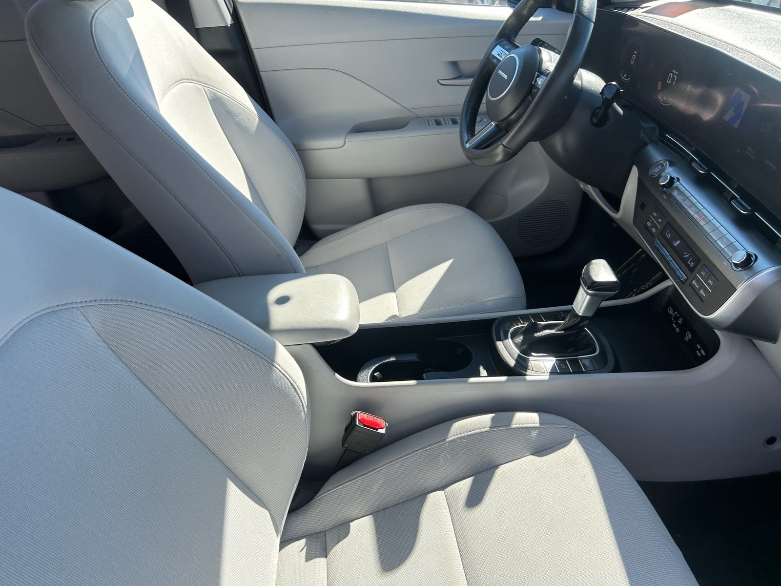 Used 2025 Hyundai Kona SEL FWD image 13