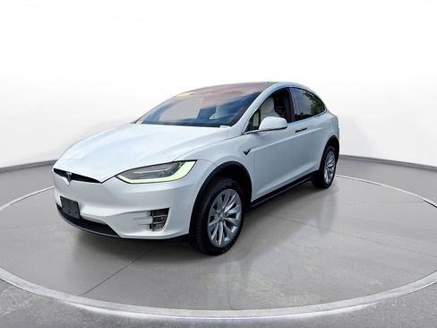 Used 2018 Tesla Model X 75D AWD/4WD image 4