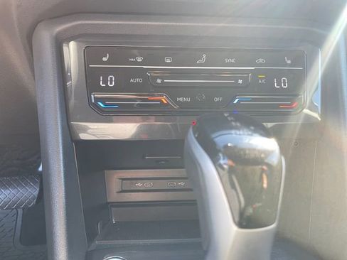 New 2024 Volkswagen Tiguan SE image 17