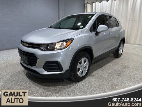 Used 2022 Chevrolet Trax LS w/ Tint and Cruise Package image 4