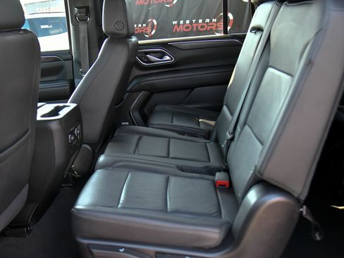 Used 2024 Chevrolet Suburban LT image 40